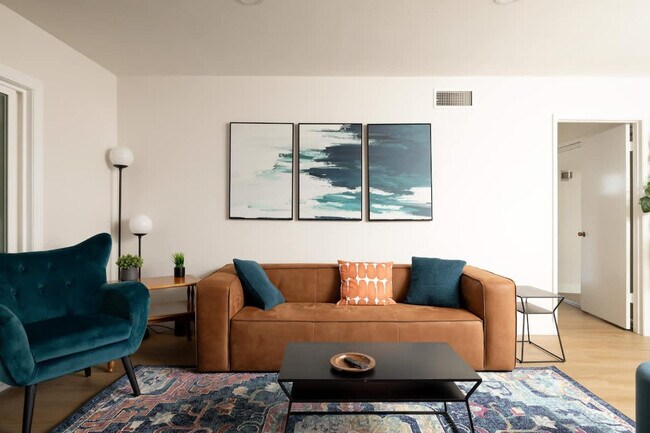 Foto del edificio - 7264 Glenflora Ave