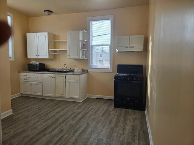 Building Photo - 3 National St