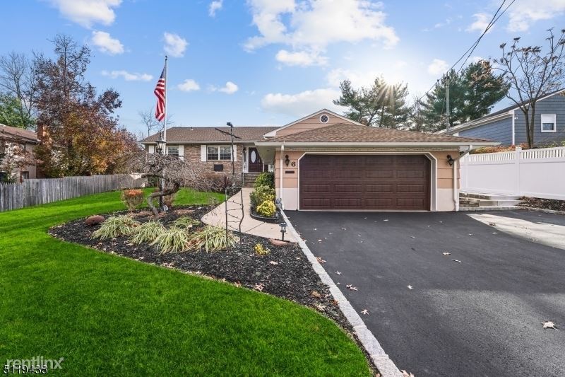 Primary Photo - 3 br, 2 bath House - 6 Briar Hills Cir