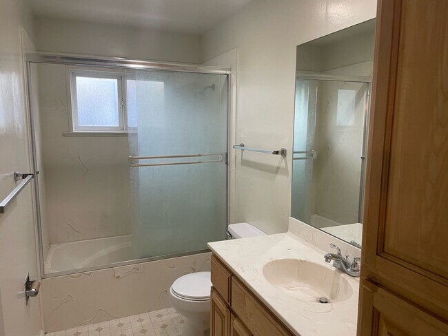 Building Photo - SAN JOSE - Well Maintained 3/2 In A Quiet ...