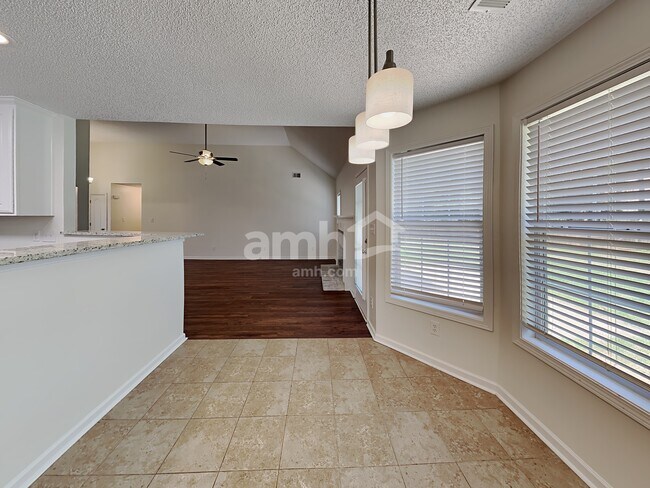 Foto del edificio - 361 Whitney Ln