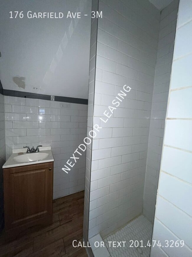 Foto del edificio - 176 Garfield Ave