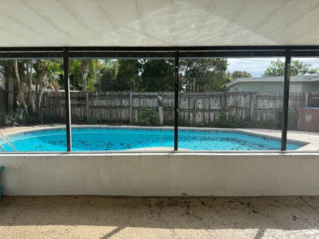 Building Photo - Great Merritt Island pool home, with lots of room for the family and entertaining.