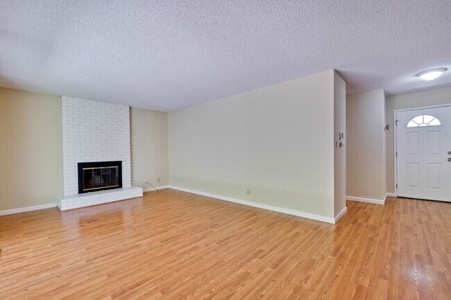 Foto del edificio - 1341-1343 Kingfisher Way