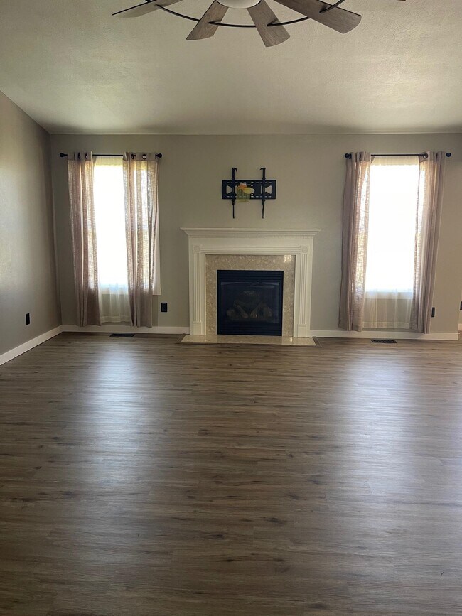 Foto del edificio - 440 Sherman Ln