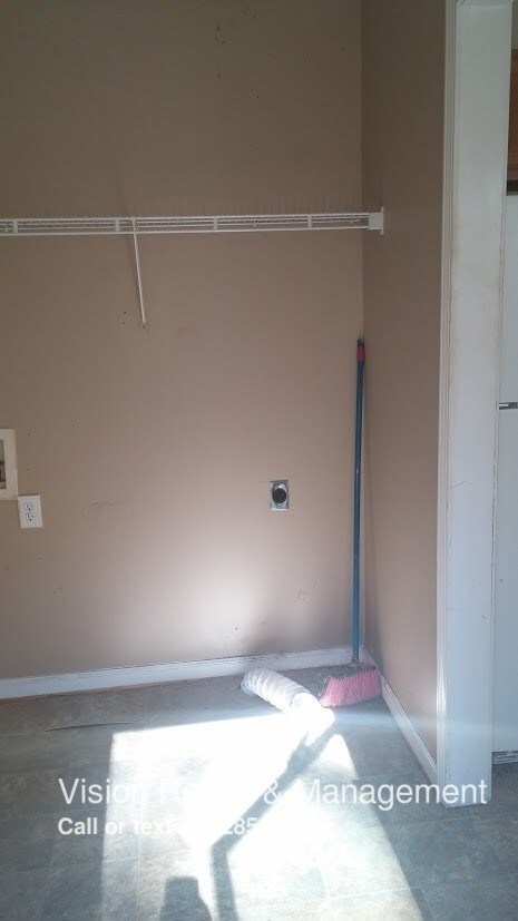 Building Photo - 2260 Oak Grove Rd