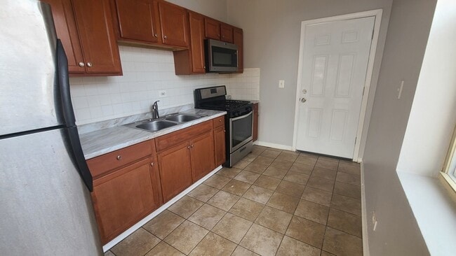 Foto del edificio - 1407 E 69th Pl