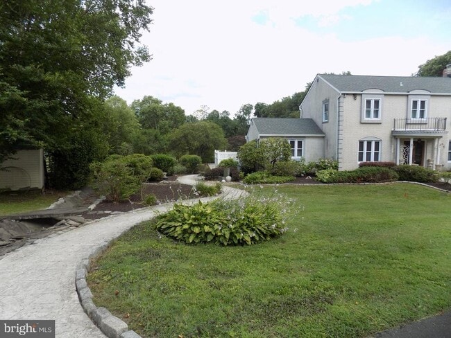 Foto del edificio - 313 Glenville Rd
