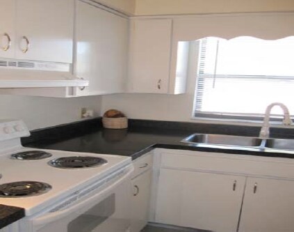 Kitchen - Oakwood Trace Apartments