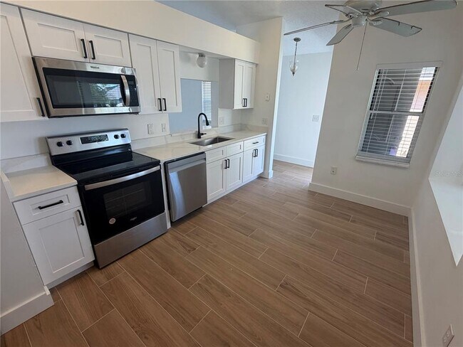 Foto del edificio - 4352 Sandhurst Dr