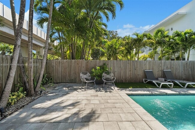 Building Photo - 3567 SW 1st Ave