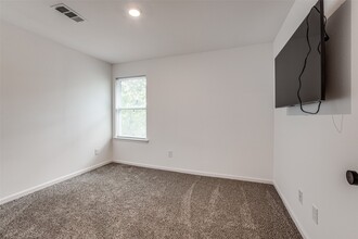 Building Photo - 12721 Plummersville St