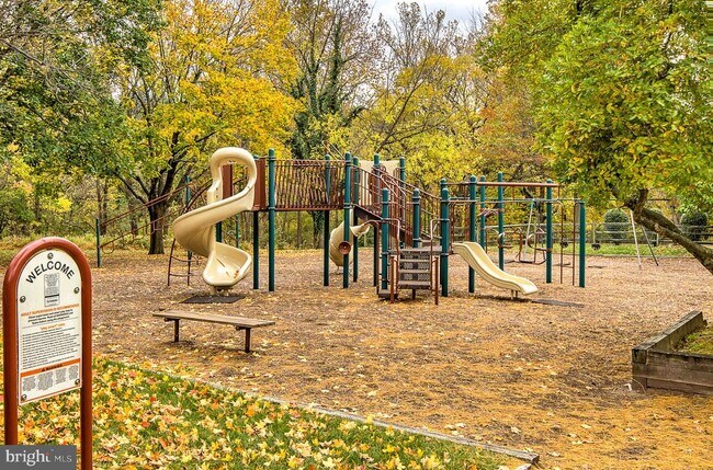 Building Photo - 301 Cherokee Cir