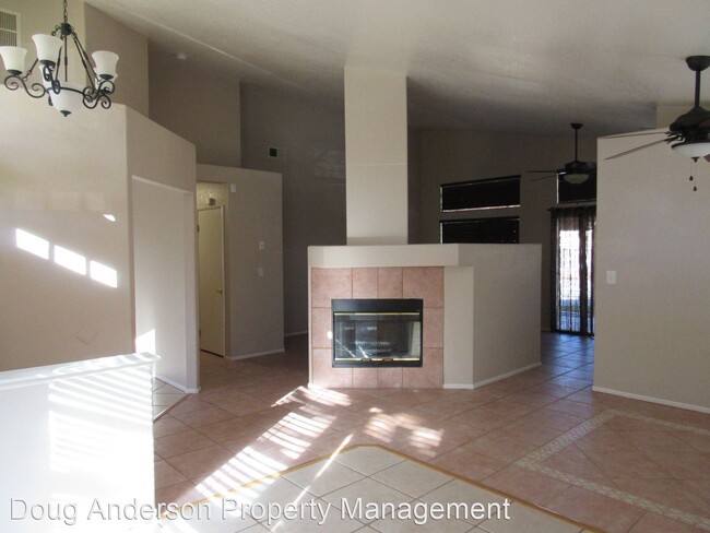 Foto del edificio - 36740 Sulphur Springs Rd