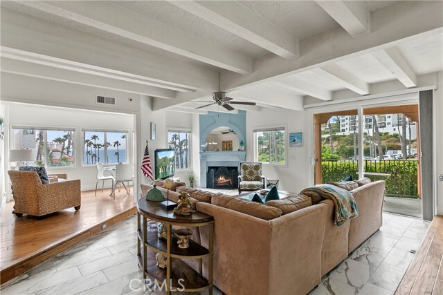 Building Photo - 511 Avenida Del Mar