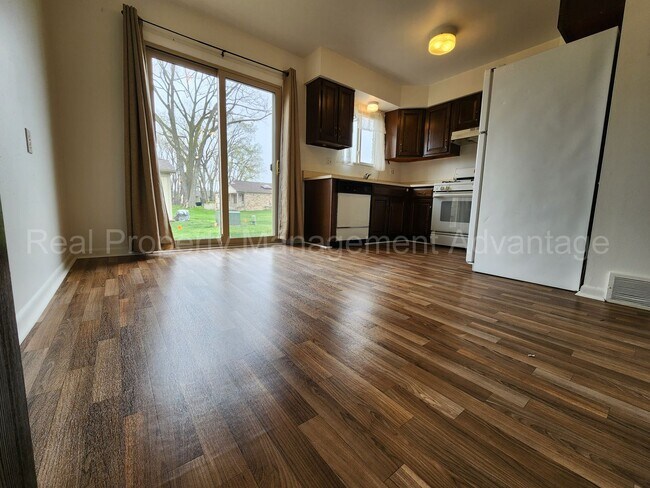 Foto del edificio - Renovated and Super Clean 2 Bed/1.5 Bath C...