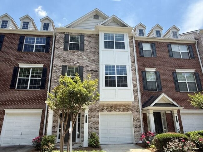 Sandy Springs 3 Bed-3.5 Bath Townhouse in Gated Cambridge, Hardwoods on Main! - Sandy Springs 3 Bed-3.5 Bath Townhouse in Gated Cambridge, Hardwoods on Main!