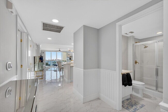 Foto del edificio - 2650 Lake Shore Dr
