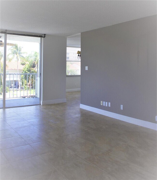 Foto del edificio - 16565 NE 26th Ave