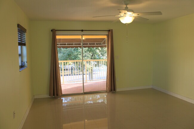 Unit 2 living room - 971 E 18th St