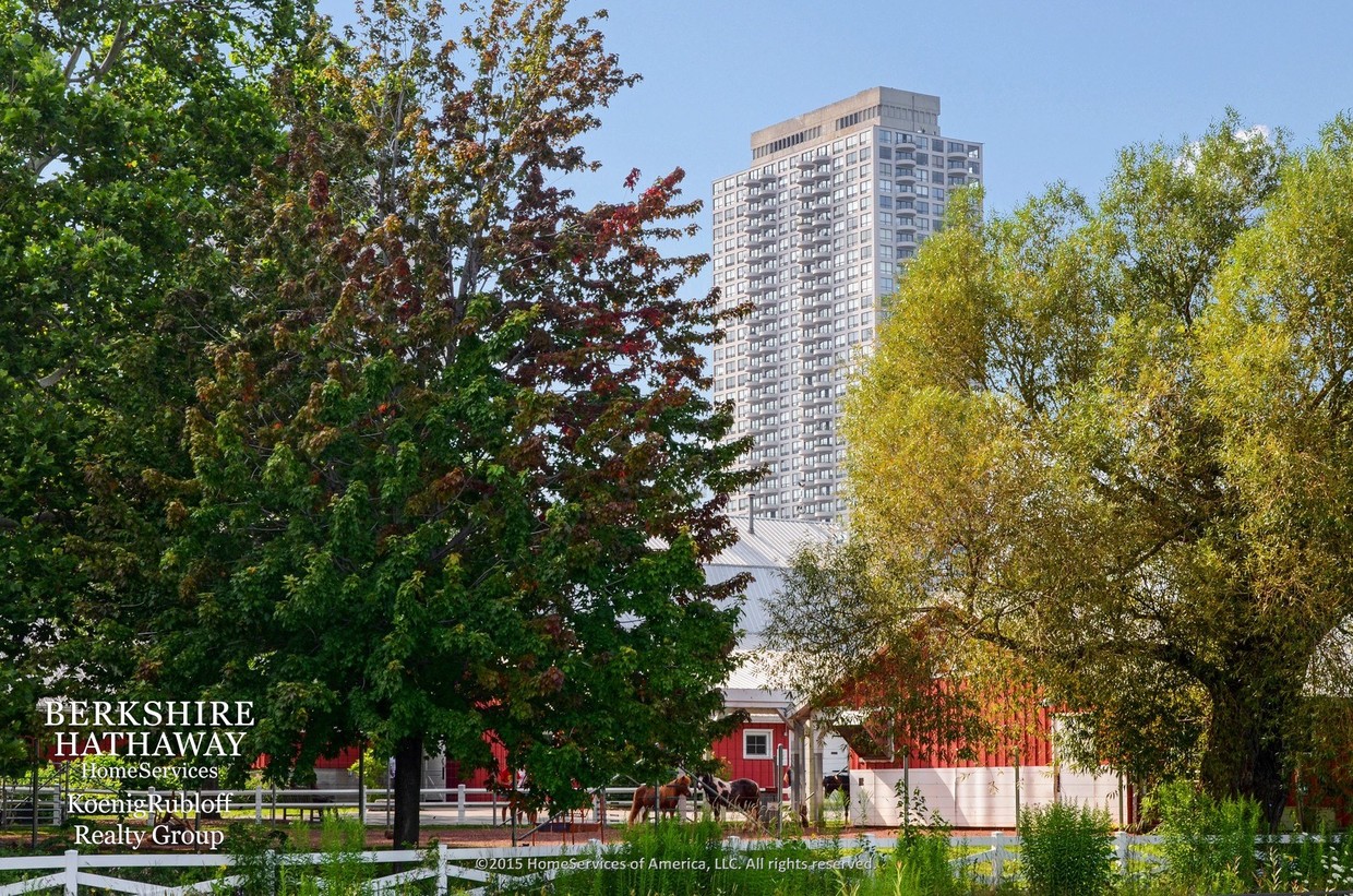 Foto principal - 2020 N Lincoln Park West