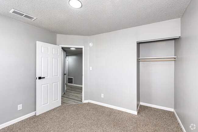 3BR, 1BA - 1025SF Bedroom - Forest Cove Apartments