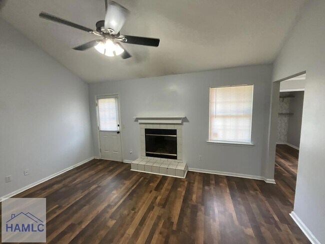 Building Photo - 1750 Latham Ct