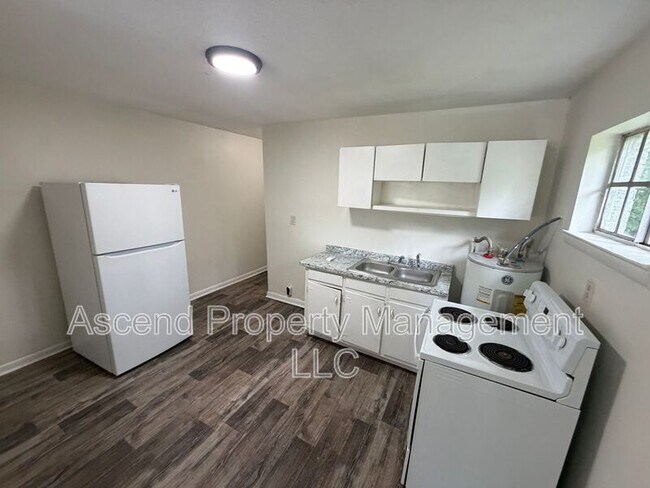 Building Photo - 1206 Sholar Ave