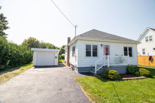Building Photo - Cute 2 Bdrm * St Thomas * For Rent * Garage * Yard - AVAILABLE June 1