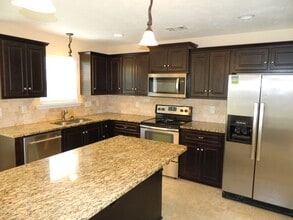 Building Photo - 498 Sebastian Dr