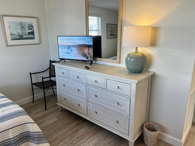 Building Photo - 6020 Midnight Pass Rd