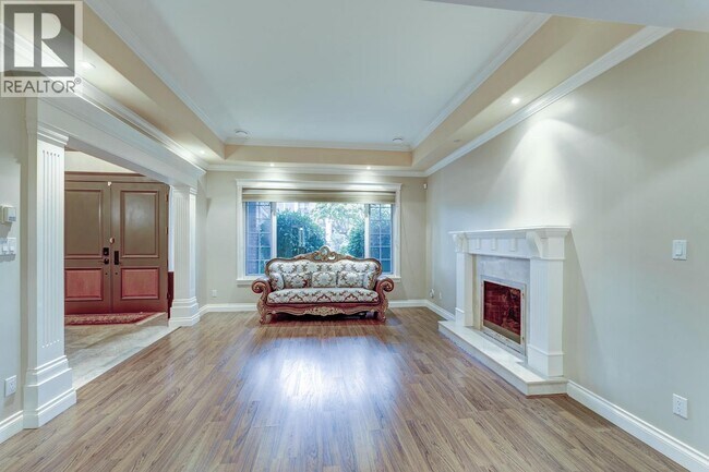 Photo du bâtiment - 7988 Sunnyholme Crescent