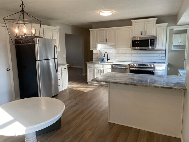 Building Photo - 245 Kesling Dr
