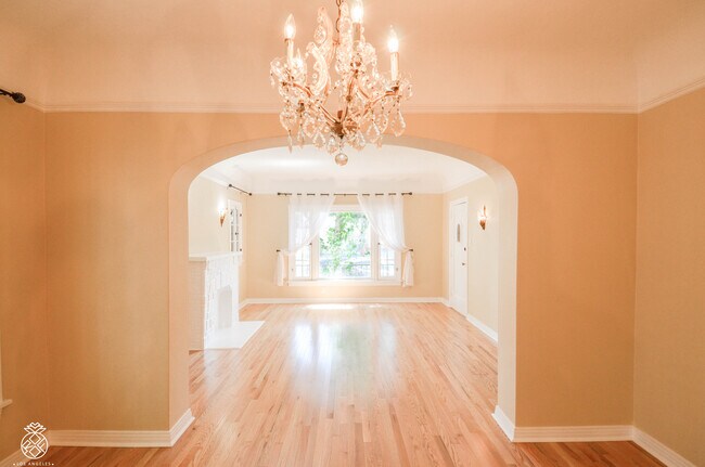 Building Photo - 441 N Orange Grove Ave