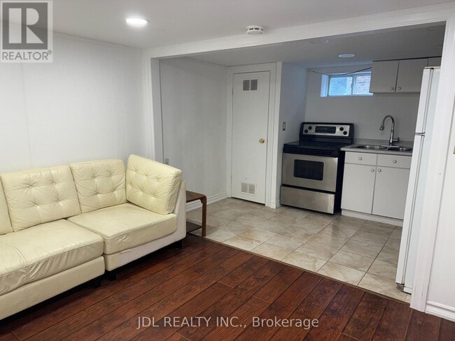 Building Photo - 47 Anndale Dr