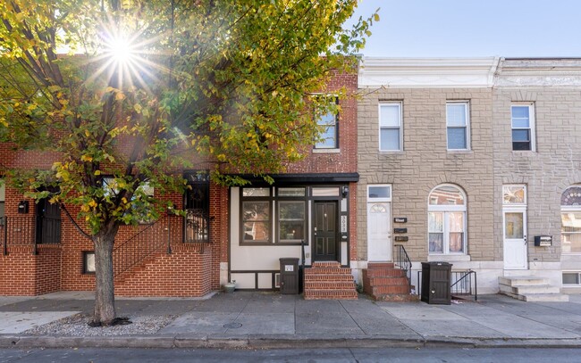 Foto del edificio - 4-Bedroom, 3 Bathroom Patterson Park Home