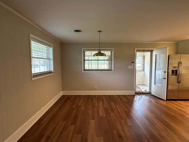 Foto del edificio - 1600 Plumcrest Dr