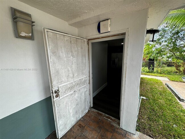 Foto del edificio - 4206 SW 28th St