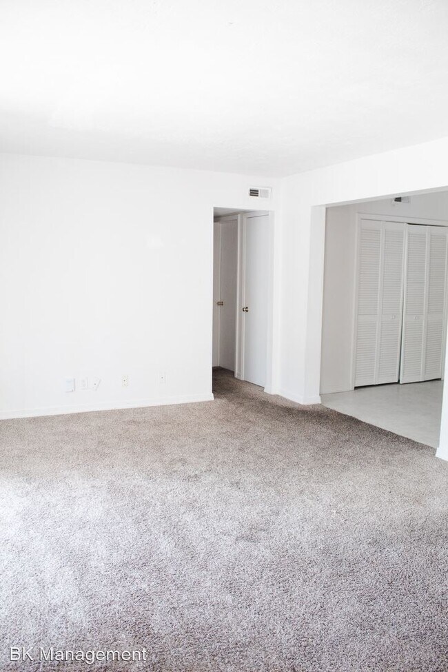 Building Photo - 4 br, 2 bath House - 112 E Wood St- Unit 16