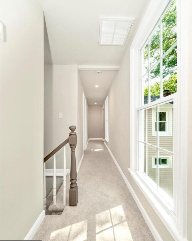 Foto del edificio - 21 Mattingly Ave