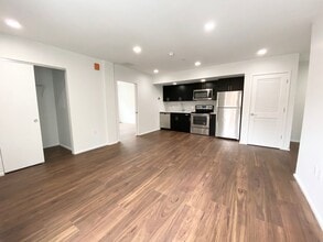 Interior Photo - 9 E. Mount Royal
