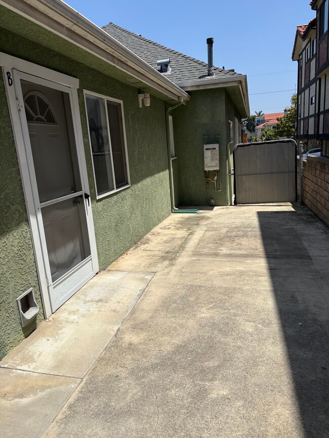 Another picture of Entrance - 517 N Irena Ave