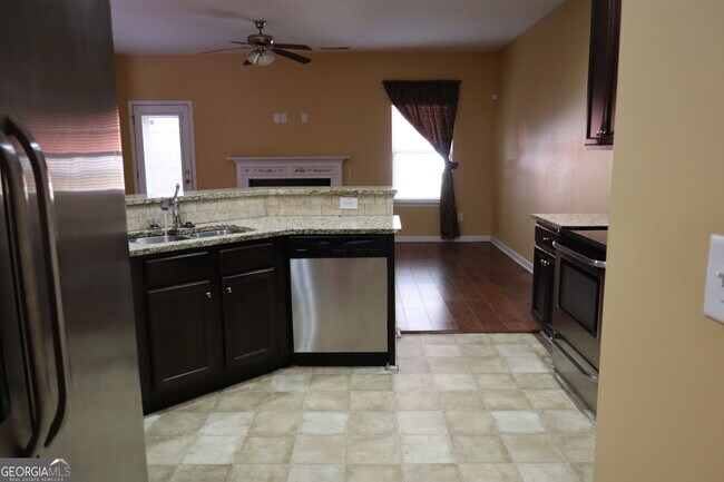 Foto del edificio - 131 Dustin Dr