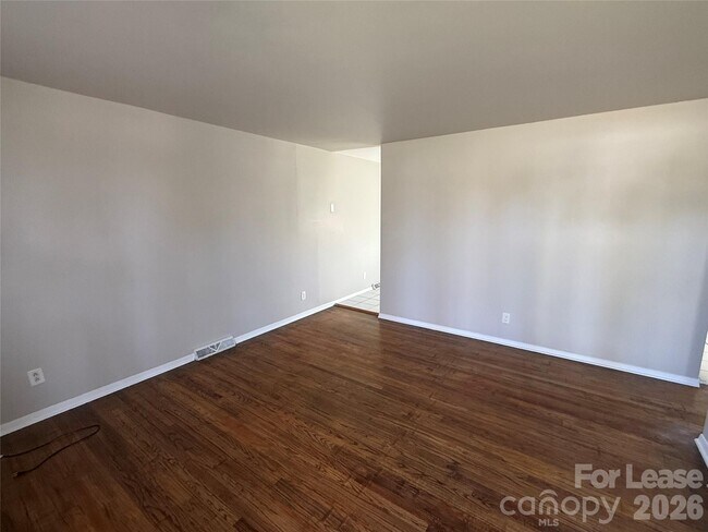 Foto del edificio - 2544 Abelwood Rd