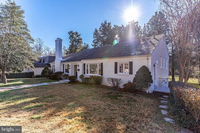 Building Photo - 6021 Lebanon Dr