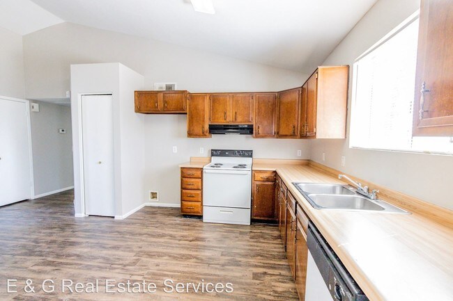 Building Photo - 3 br, 2 bath House - 9351 E. Dallas Street