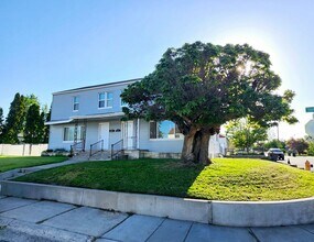 Building Photo - 1500 Thayer Dr