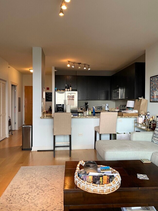 Foto del edificio - 451 W Huron St