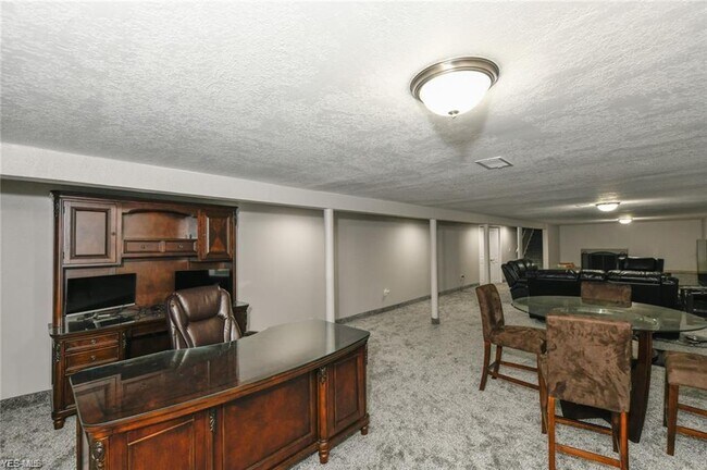 Building Photo - 12931 W Linden Ln