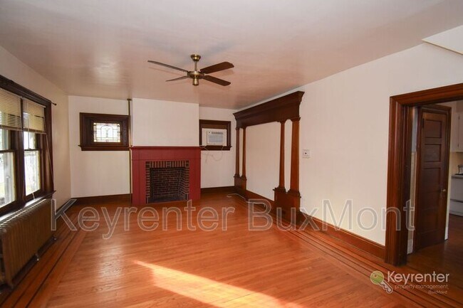 Foto del edificio - 329 E Broad St